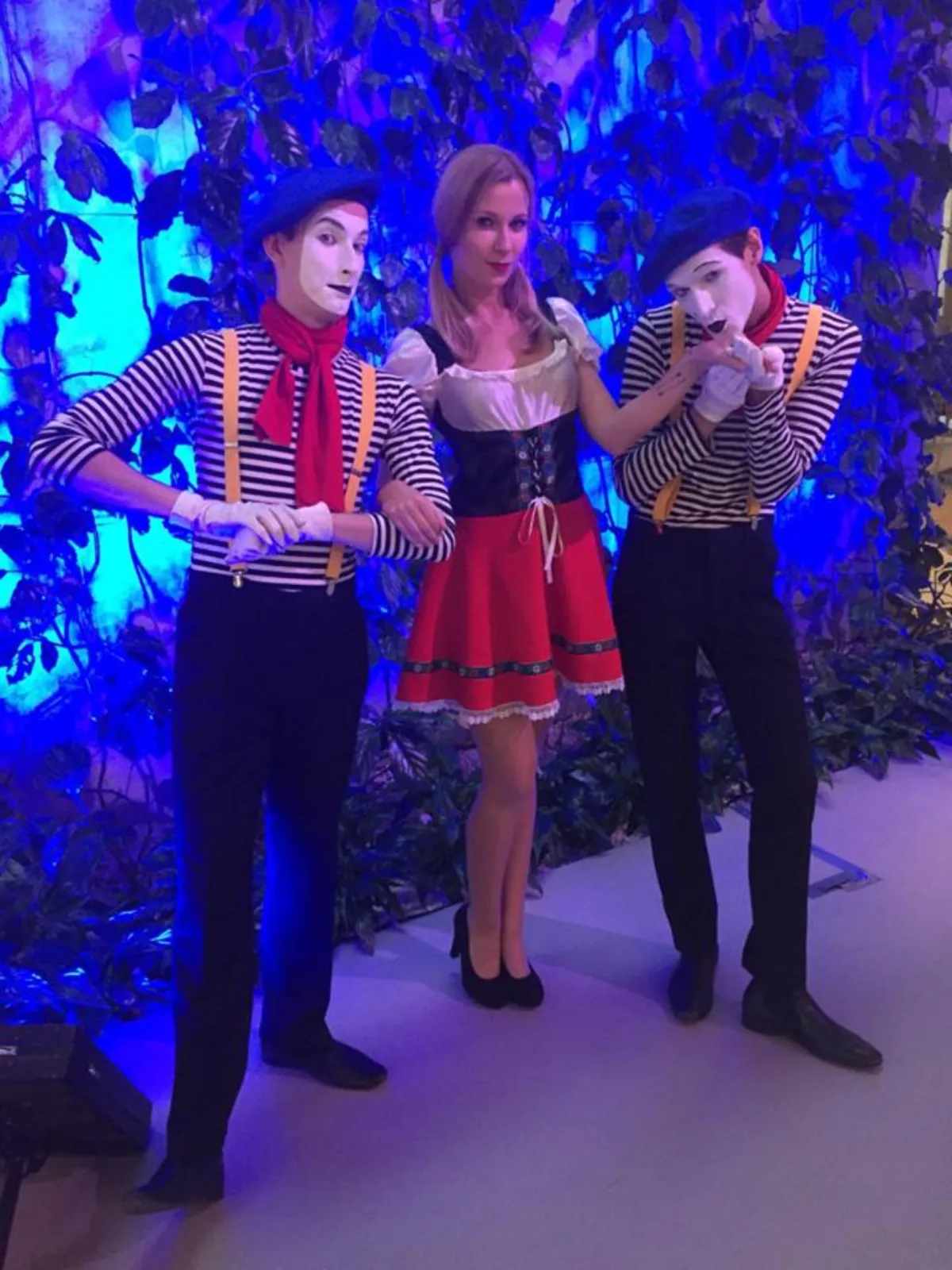 Bawarskie hostessy - zdjęcie 3