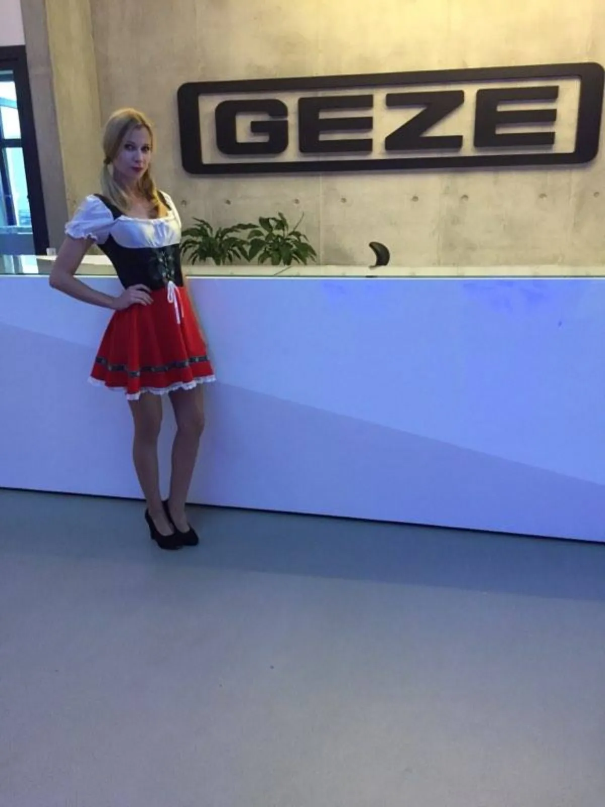 Bawarskie hostessy - zdjęcie 7